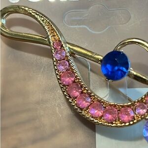 A beautiful keynote, beautiful color rhinestones.  Goldtone